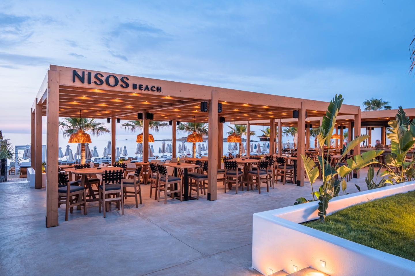 NISOS BEACH BAR & RESTAURANT
