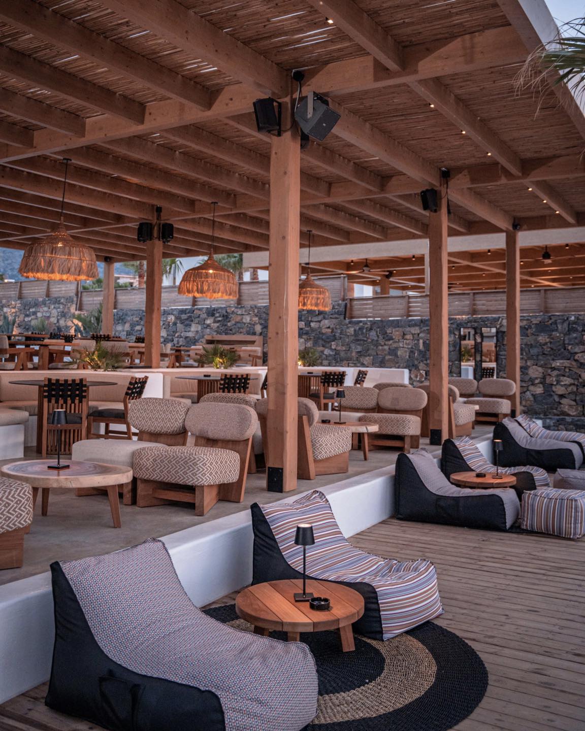 NISOS BEACH BAR & RESTAURANT